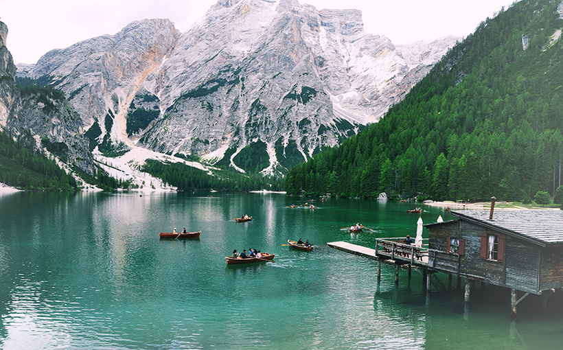 Hồ Braies ở Ý thu hút hàng vạn khách du lịch