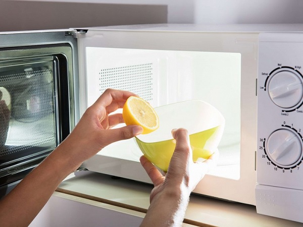 4 Tip Làm Sạch Lò Vi Sóng Trong Nháy Mắt