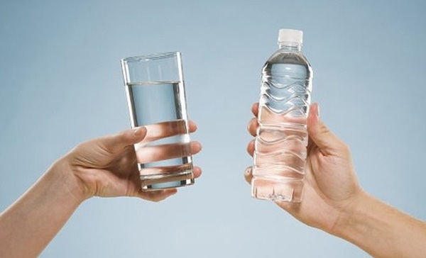 Nước Uống Đóng Chai Có Sạch Không, Có An Toàn Không?