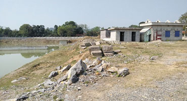 Người dân mòn mỏi chờ nước sạch, nhà máy xử lý thì ngừng thi công